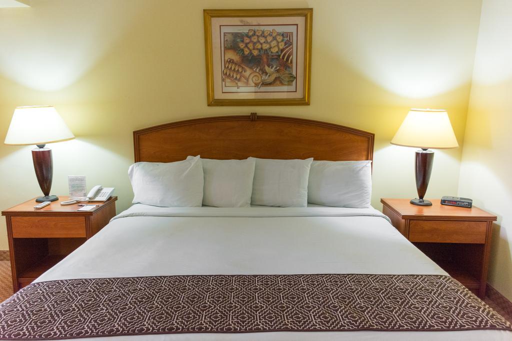 Hafersons Inn Hotel & Suites سيوداد ماديرو المظهر الخارجي الصورة